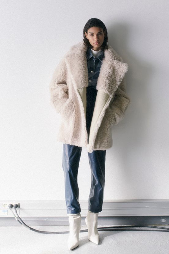 woman<br>FW22