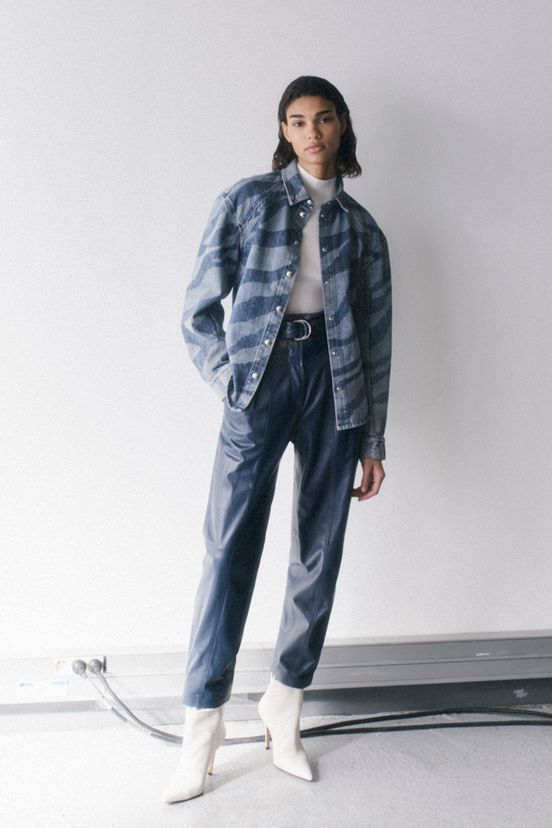 woman<br>FW22