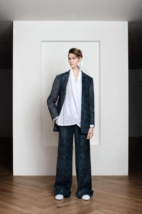 woman<br>FW22