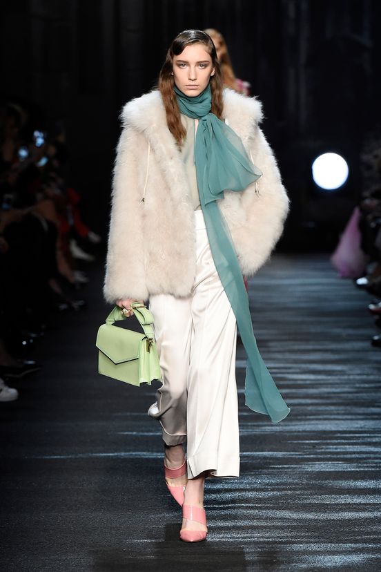 woman<br>FW16
