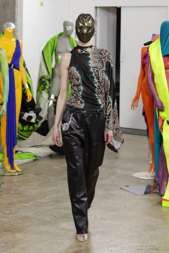 woman<br>FW22