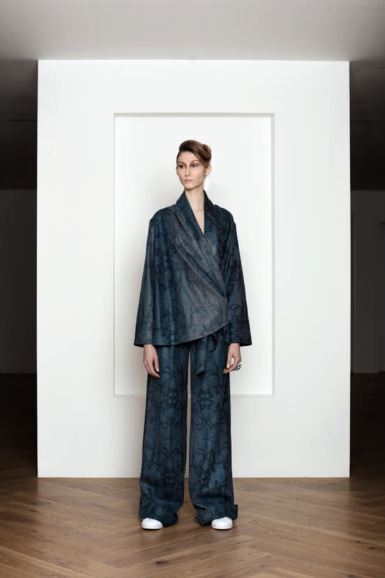 woman<br>FW22