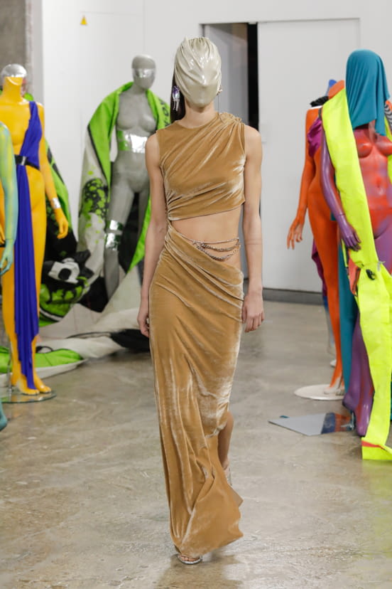 woman<br>FW22