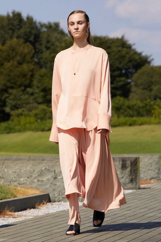 woman<br>SS21