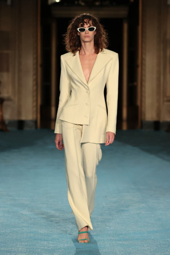 woman<br>SS22