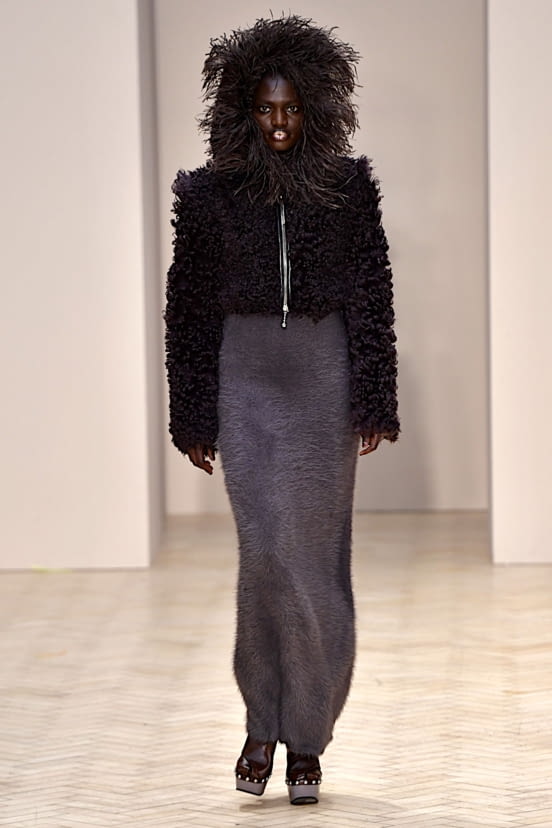 woman<br>FW22