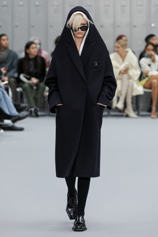 woman<br>FW22