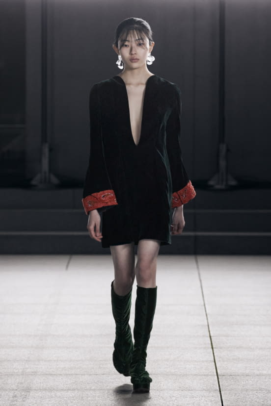 woman<br>FW22