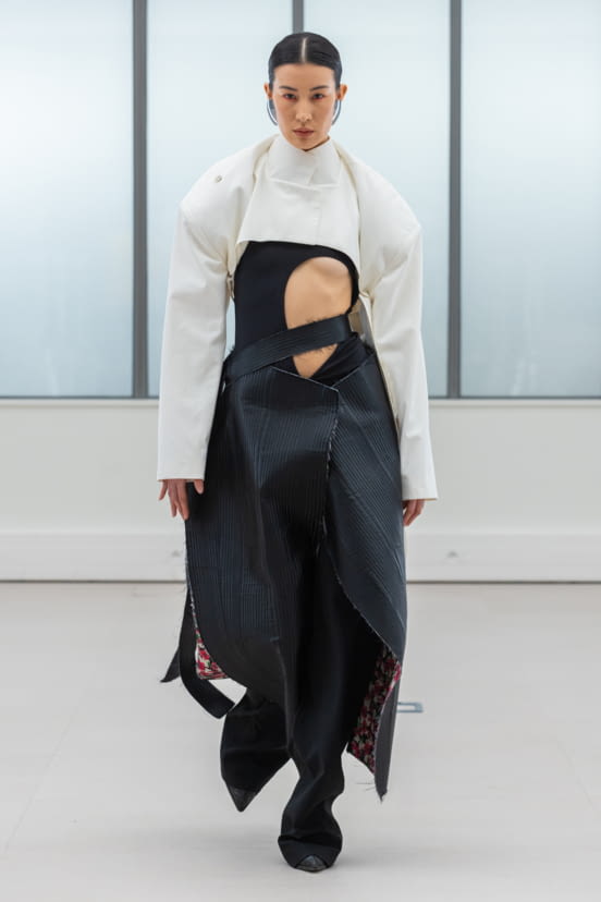 woman<br>FW22