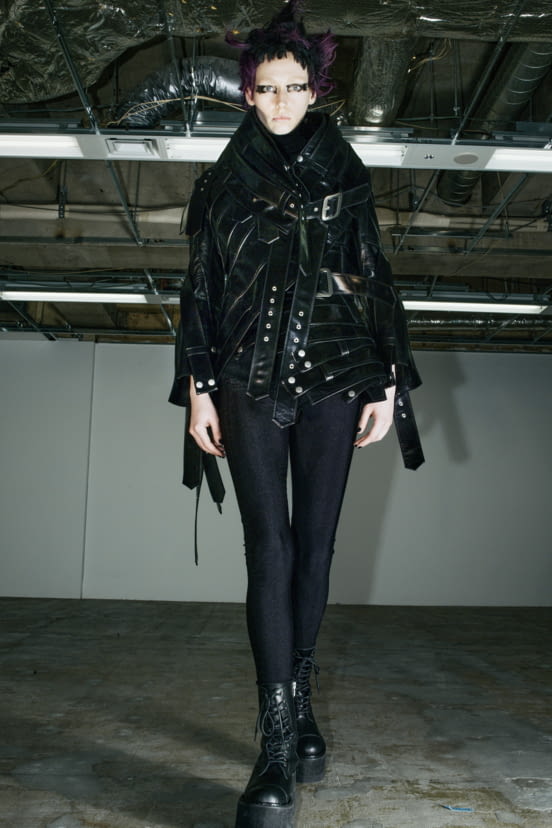 woman<br>FW22