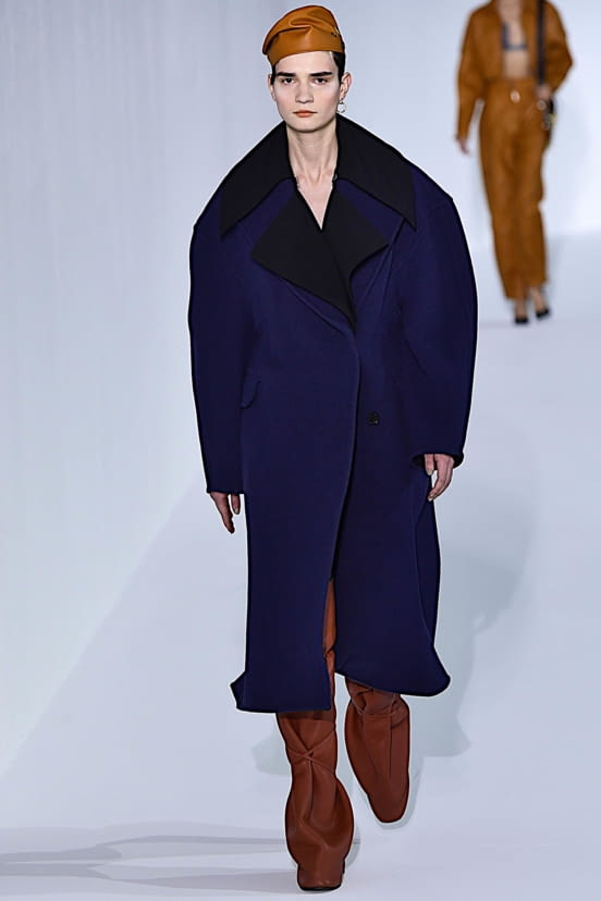 woman<br>FW19