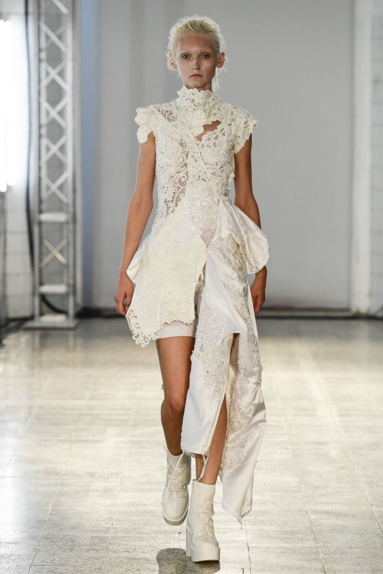 woman<br>SS19