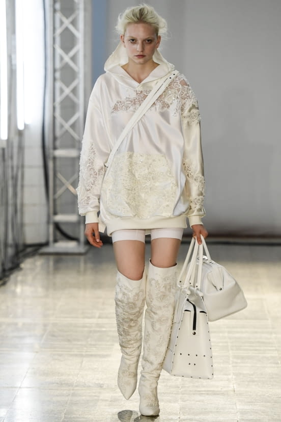 woman<br>SS19