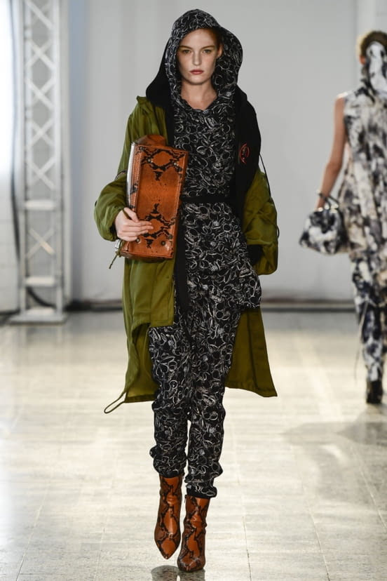 woman<br>SS19