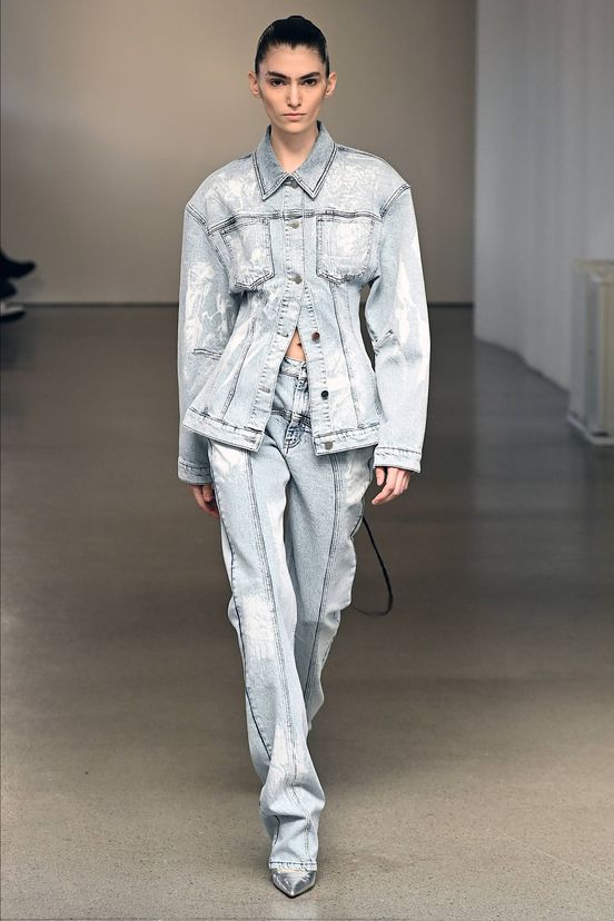 woman<br>FW23