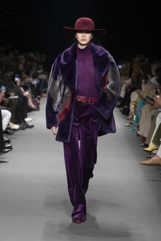 woman<br>FW22