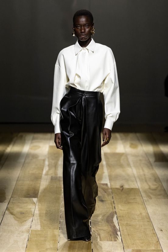 woman<br>FW23