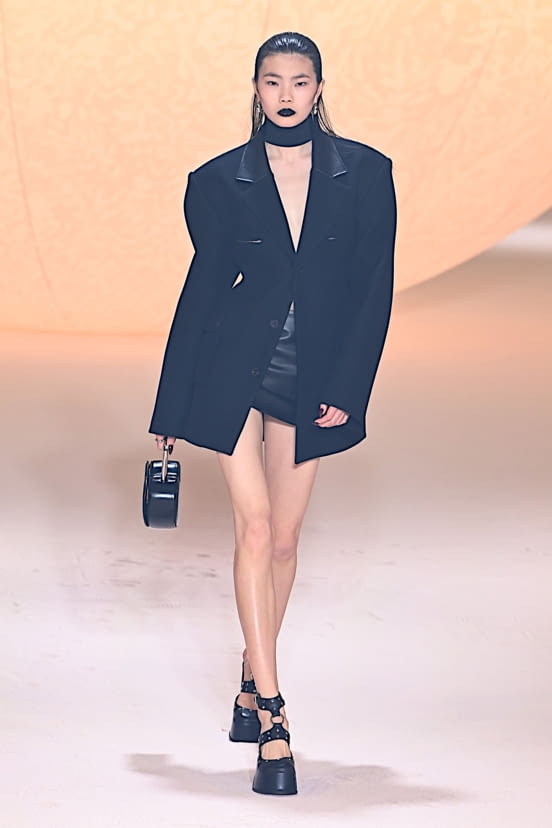 woman<br>FW22