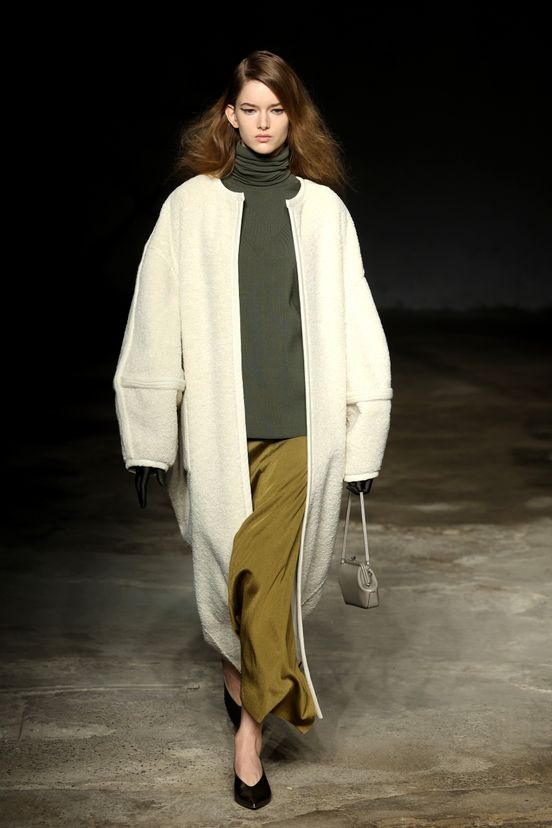 woman<br>FW23