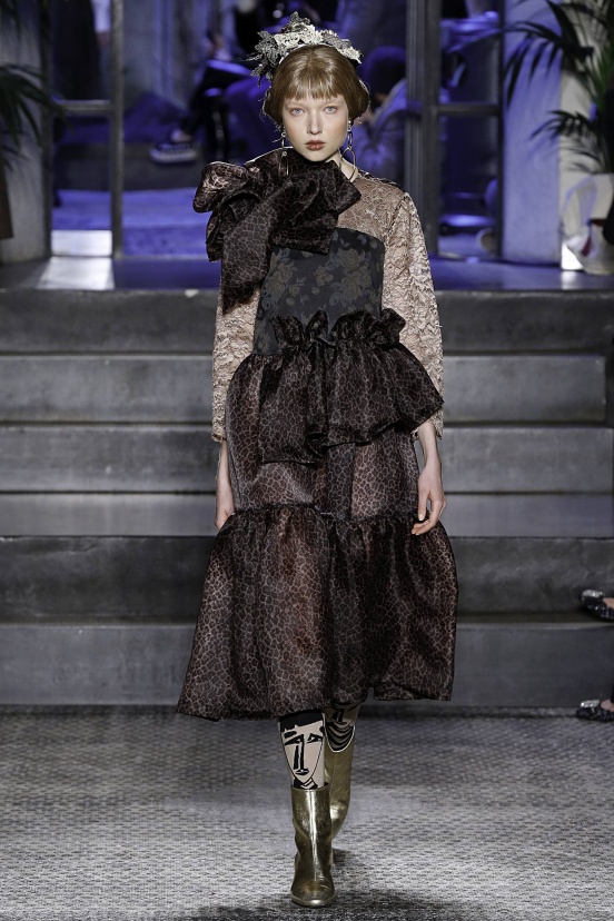 woman<br>FW19