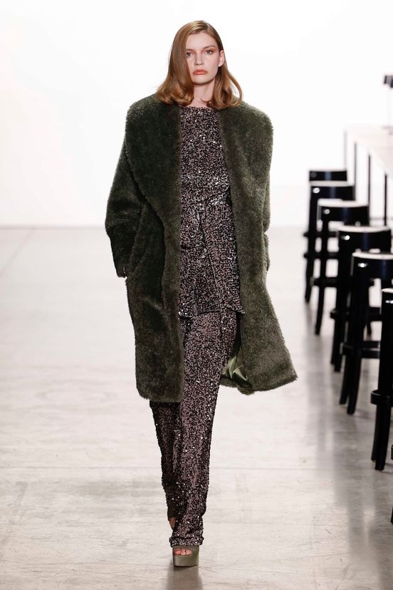 woman<br>FW23