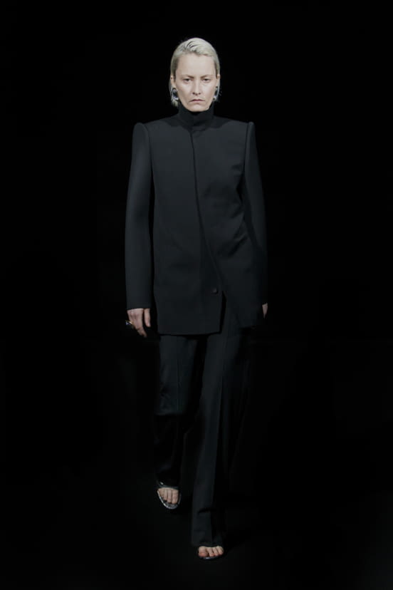 woman<br>FW19