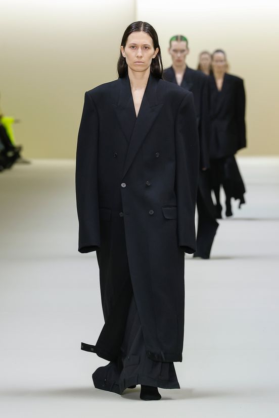 woman<br>FW23