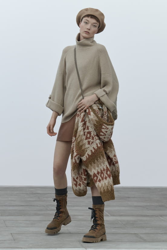 woman<br>FW22