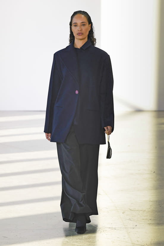 woman<br>FW22