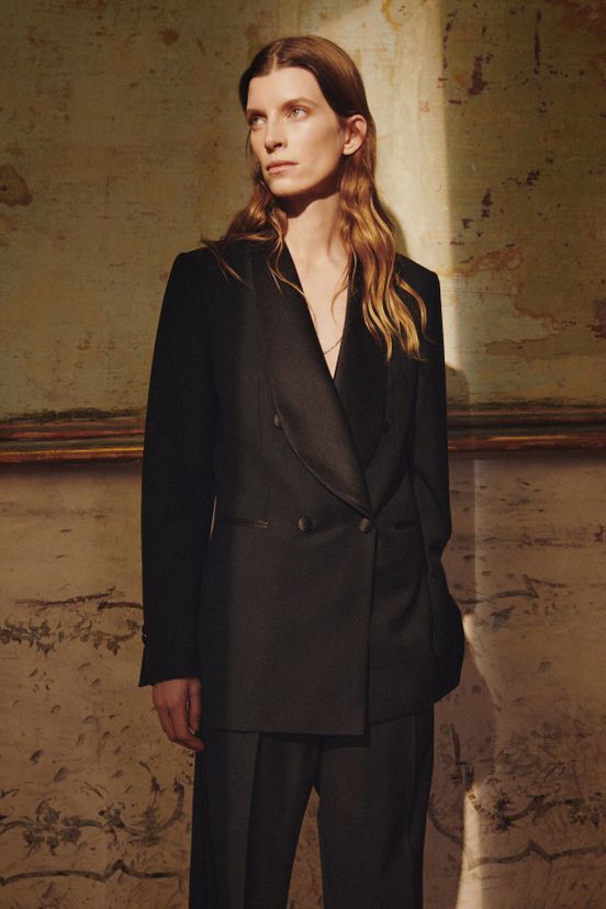 woman<br>FW22
