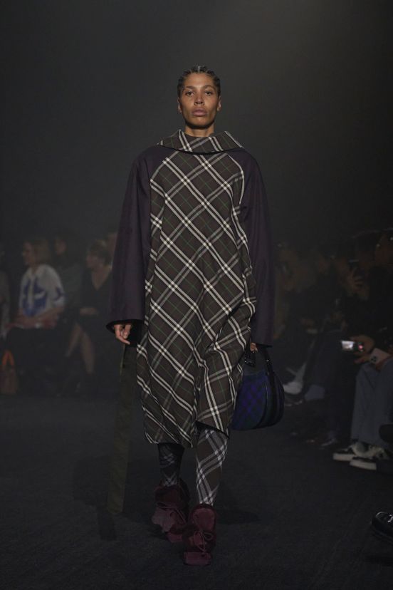 woman<br>FW23