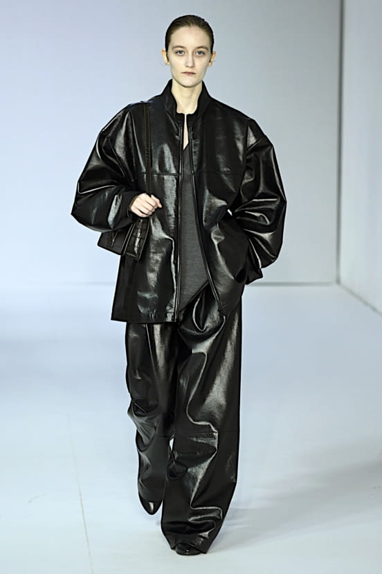 woman<br>FW22