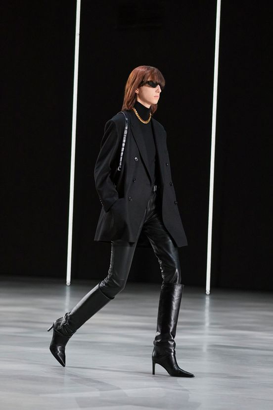 woman<br>FW22