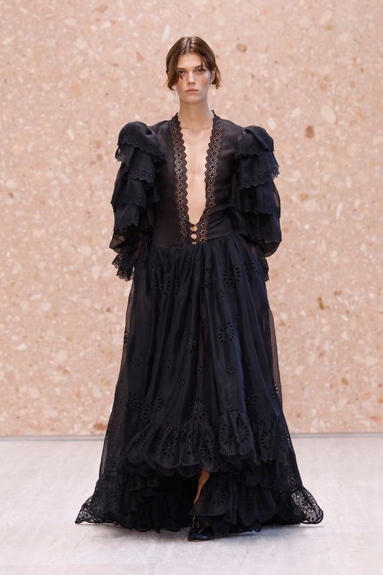 plunging neckline