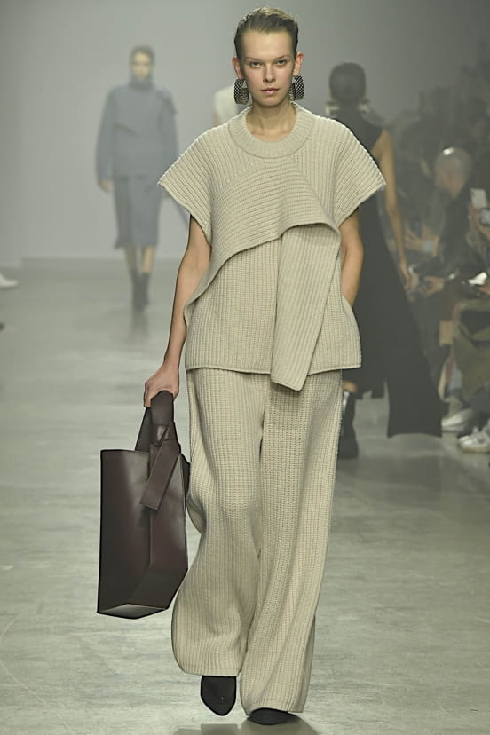 woman<br>FW20