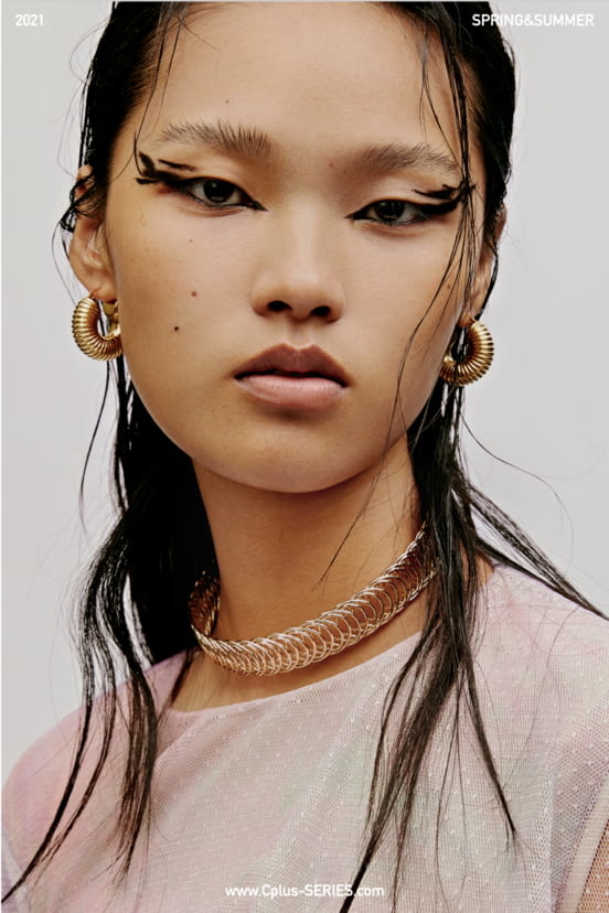 woman<br>SS21