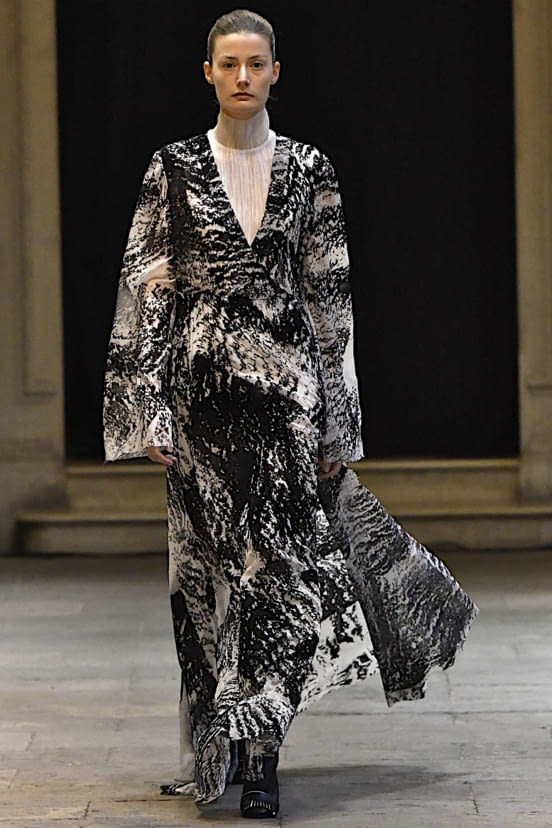 woman<br>FW19