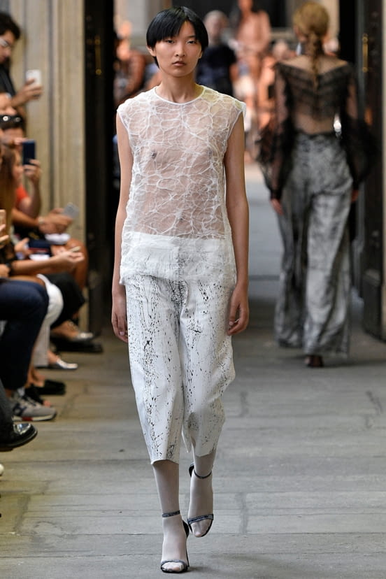 woman<br>SS19