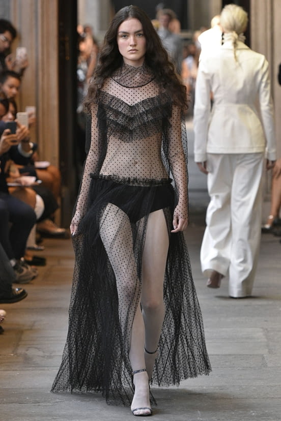woman<br>SS19