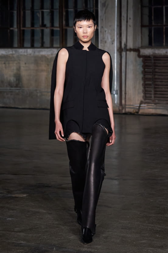 woman<br>FW22