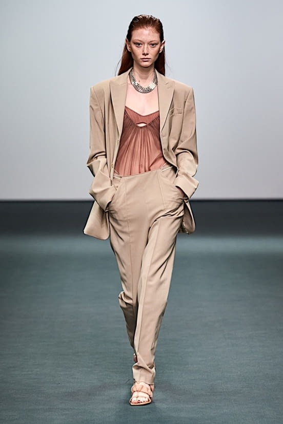 woman<br>FW22