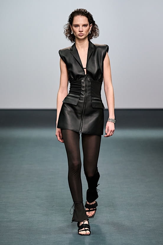 woman<br>FW22