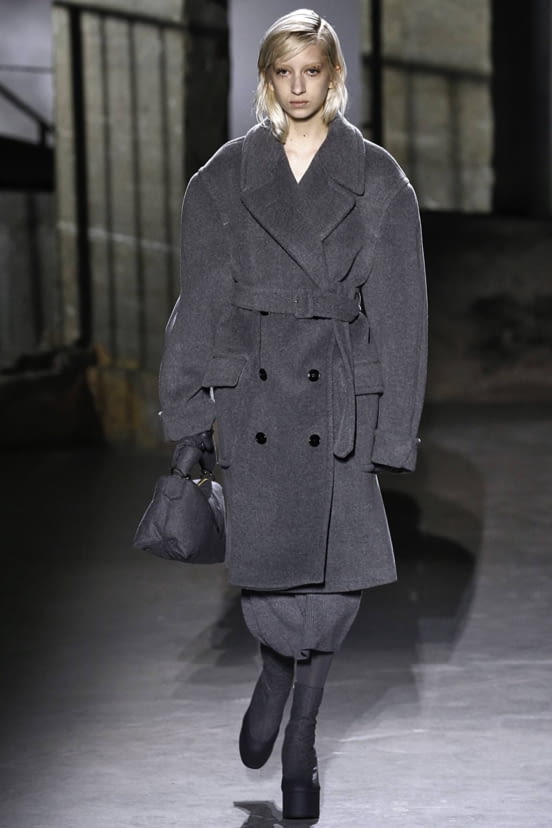 woman<br>FW19