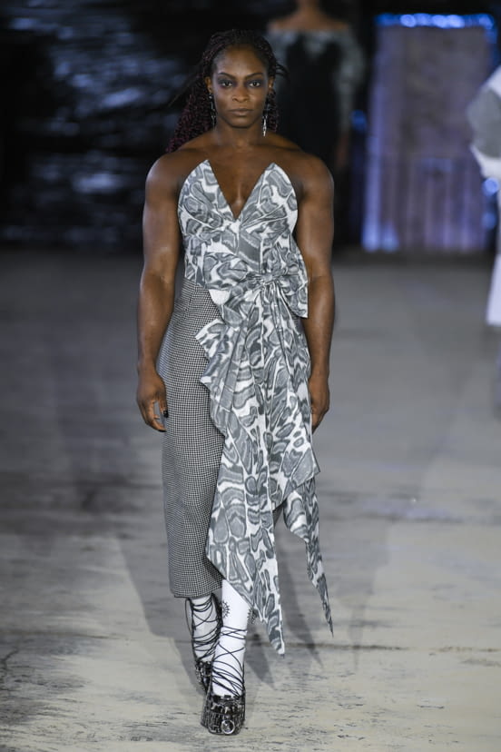 woman<br>FW22