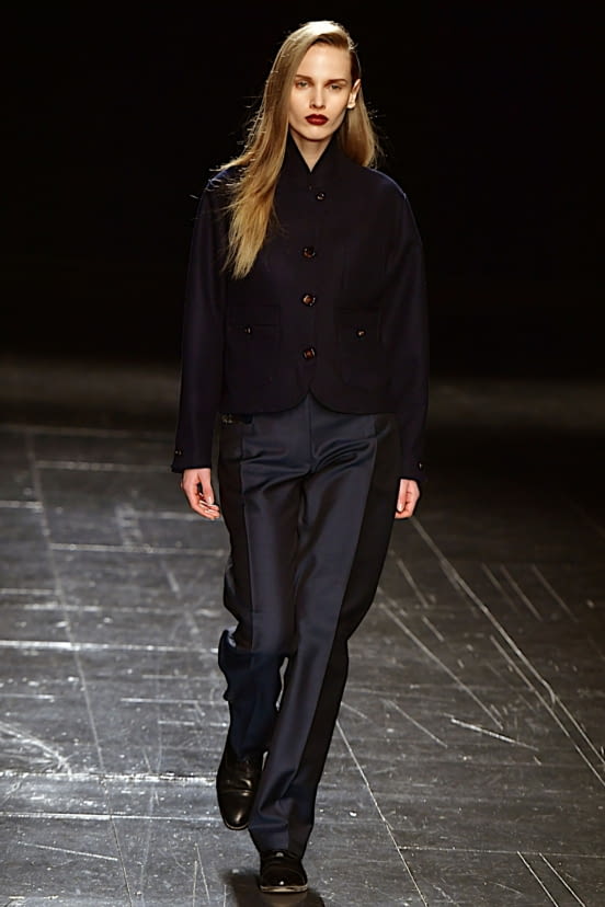 woman<br>FW22