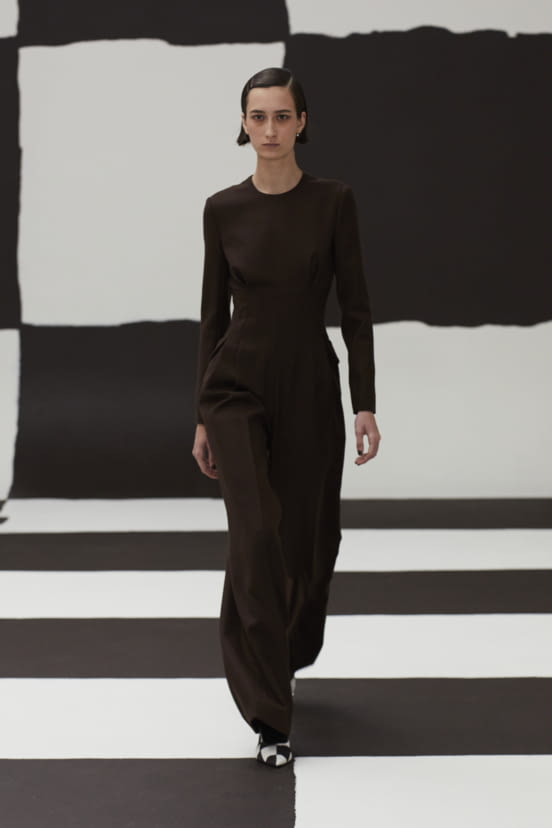 woman<br>FW22