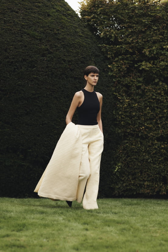 woman<br>SS22