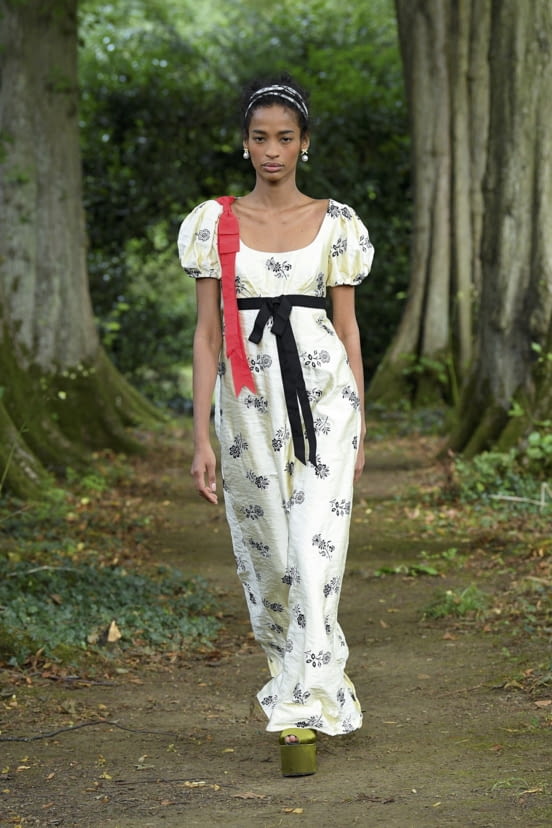woman<br>SS21