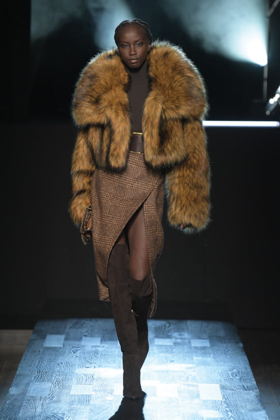 woman<br>FW22