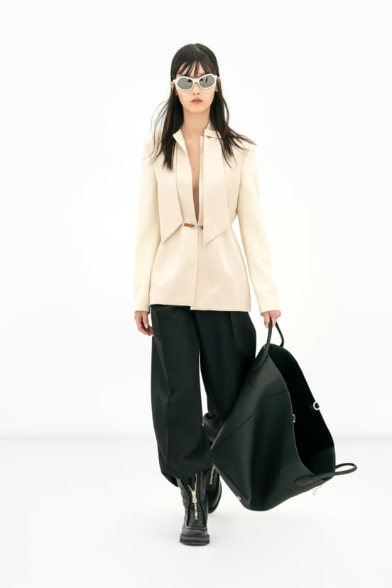 woman<br>FW22